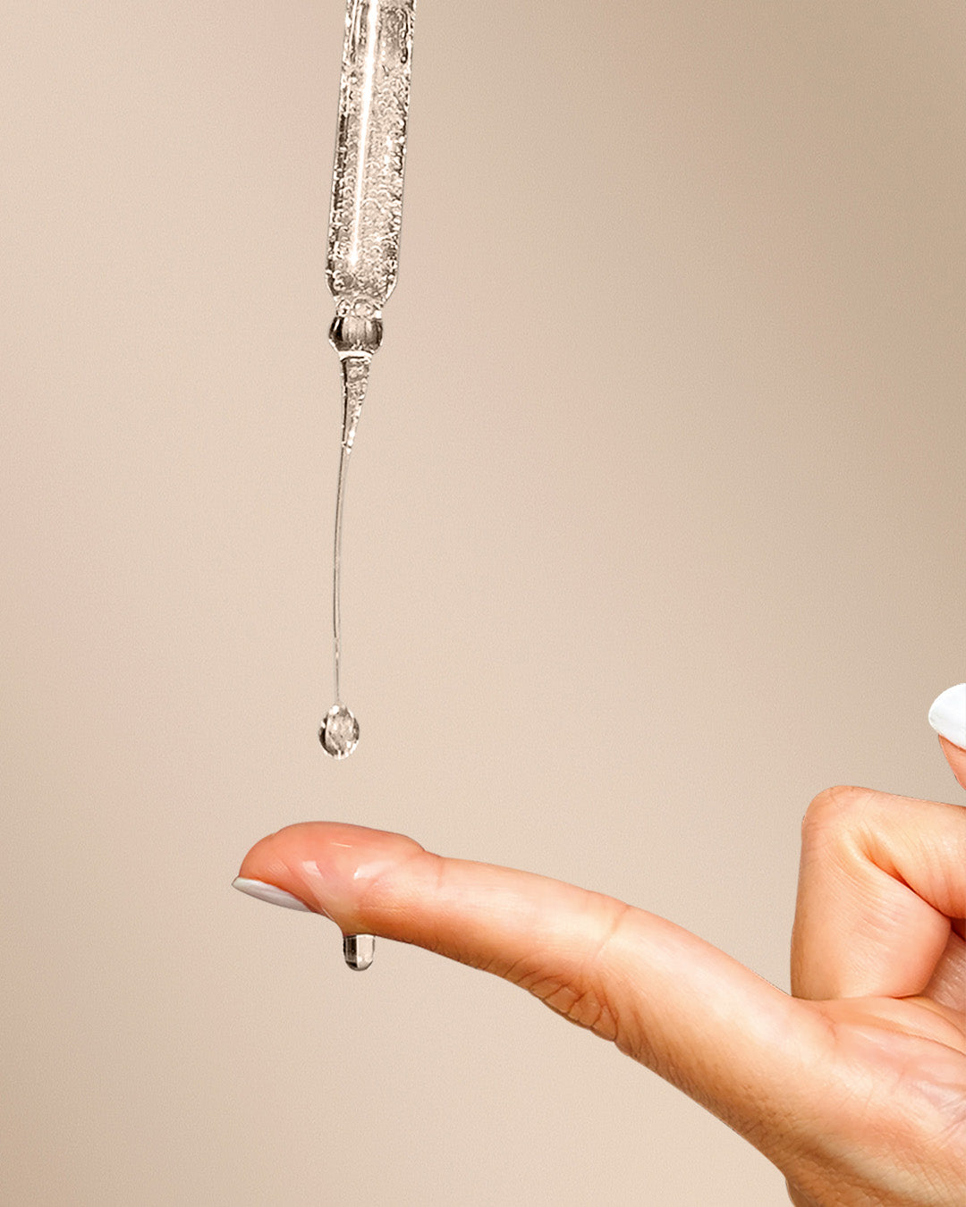 Boofootel's face serum is lightweight, non-sticky and fast absorbing.