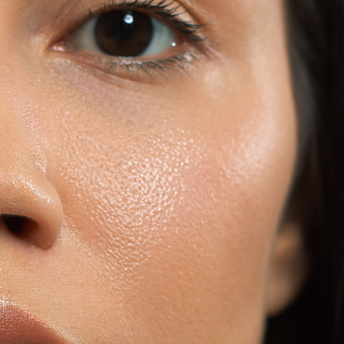 Boofootel Sooperboost Face Serum visibly reduces the appearance of large pores